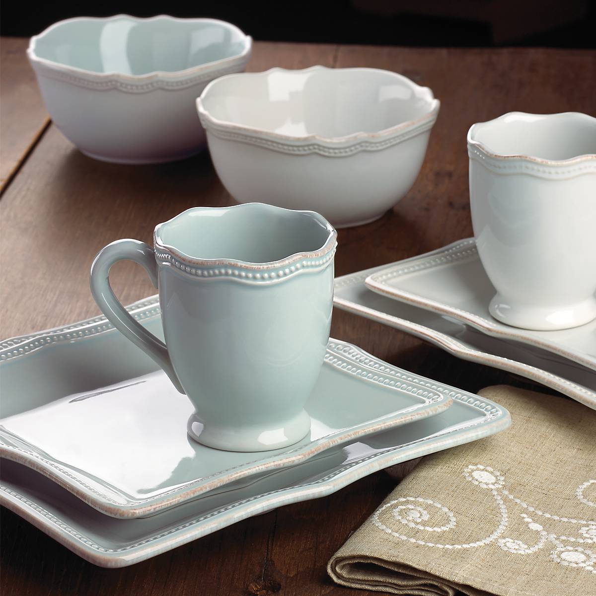 French Perle Bead Ice Blue™ Square Place Setting